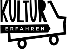 Bus mit Schriftzug Kultur erfahren | Logo Kultur:Erfahren